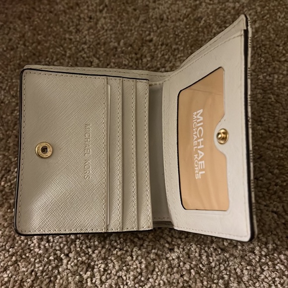 Michael Kors wallet - Picture 3 of 3
